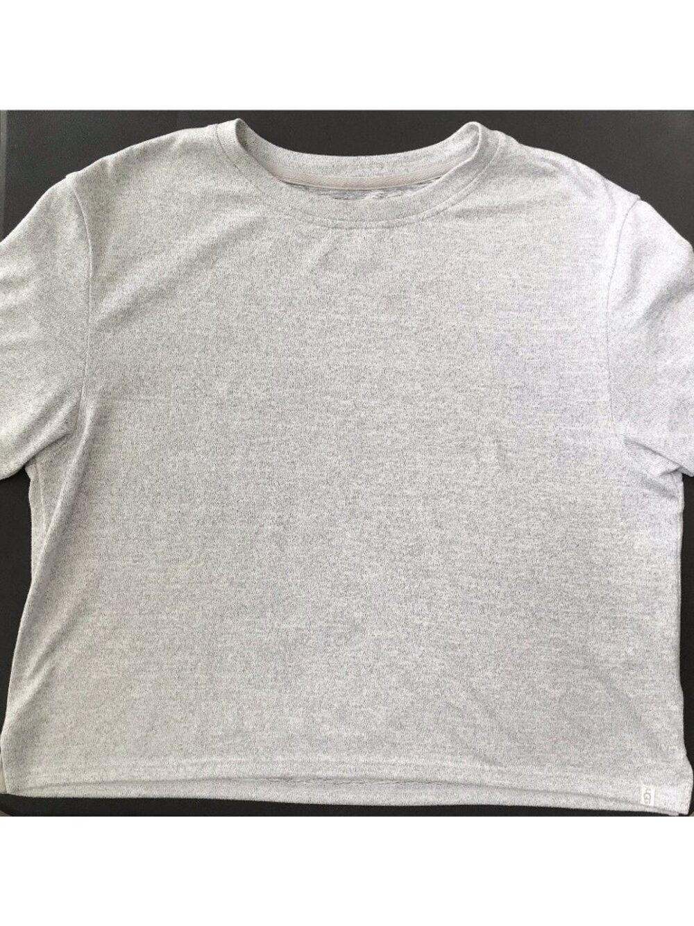 UGG Women’s Size Medium Short Sleeve Gray Crop Top Super Soft *READ*